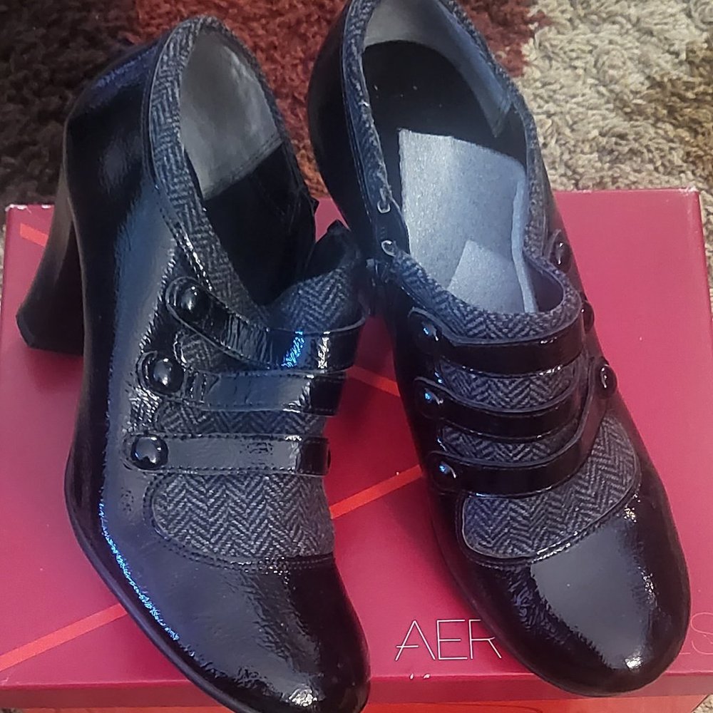 Shoes - Picture 5 of 7